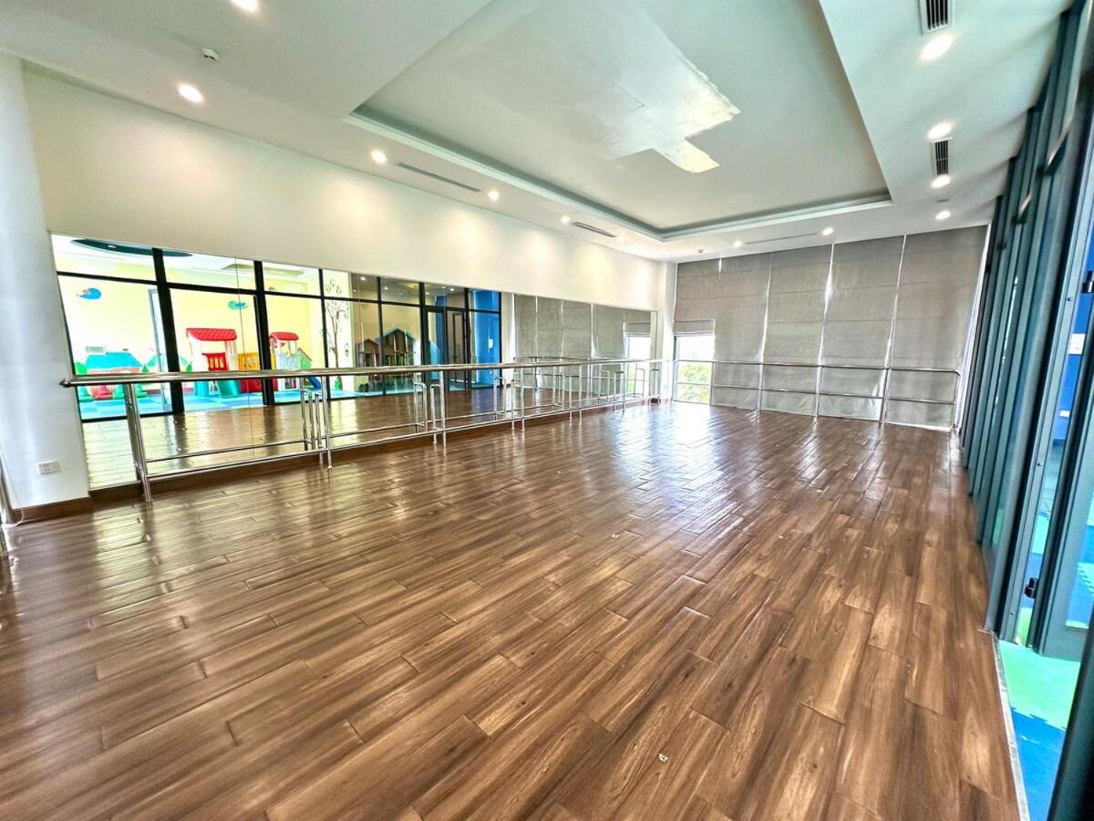 Căn hộ Gym, Swimming Pool, Bbq, Tennis Facilities Available For Delux In Centre *