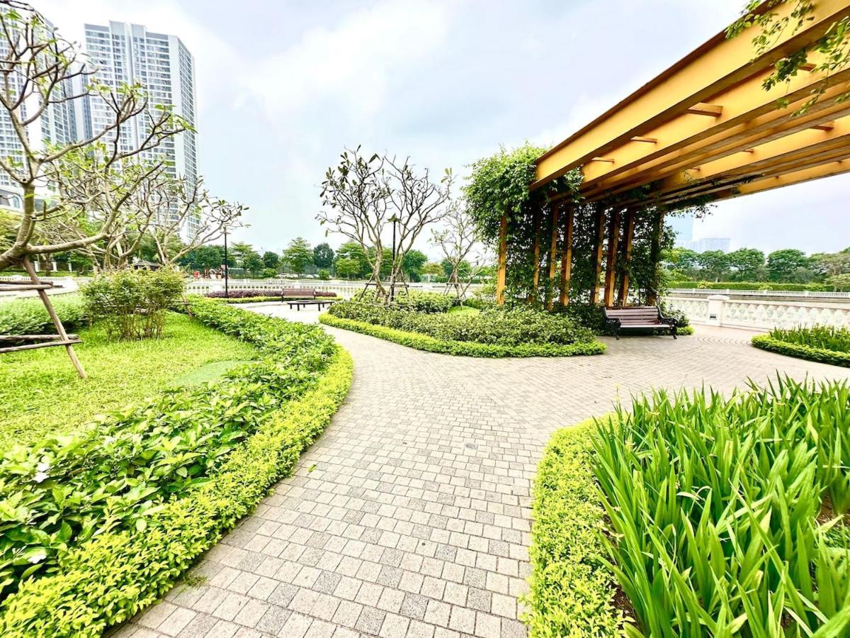 Gym, Swimming Pool, Bbq, Tennis Facilities Available For Delux In Centre Căn hộ Hà Nội