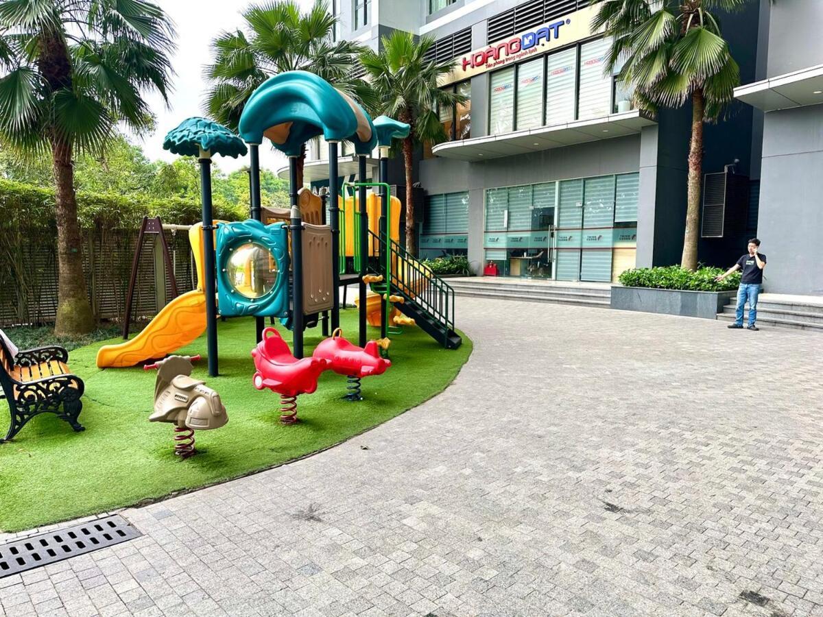 Gym, Swimming Pool, Bbq, Tennis Facilities Available For Delux In Centre