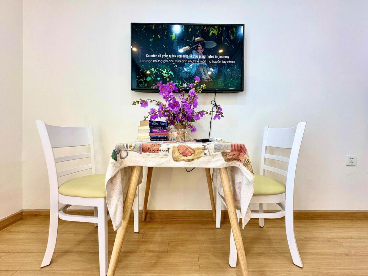 Gym, Swimming Pool, Bbq, Tennis Facilities Available For Delux In Centre
